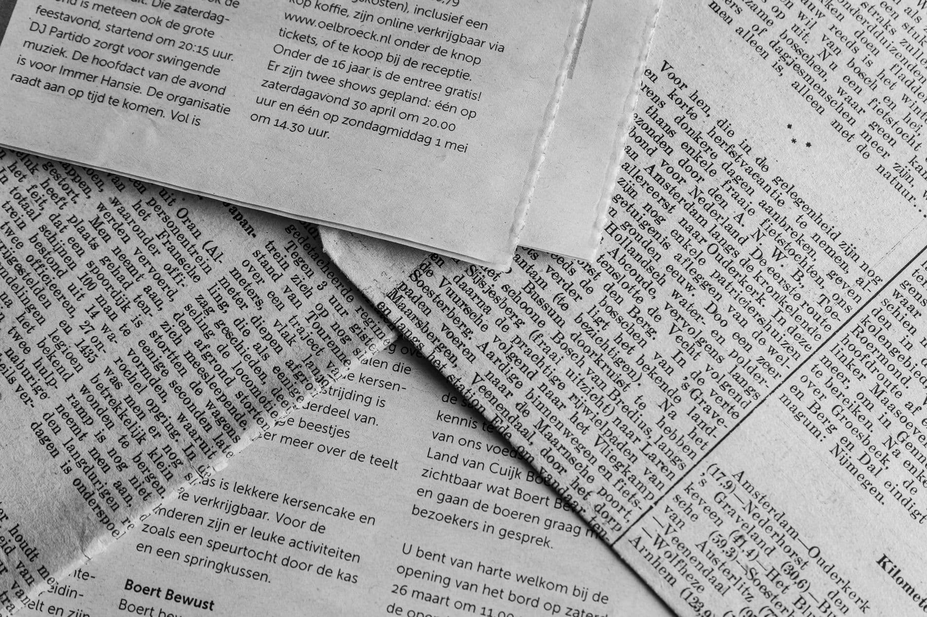 Manchete de jornal impresso